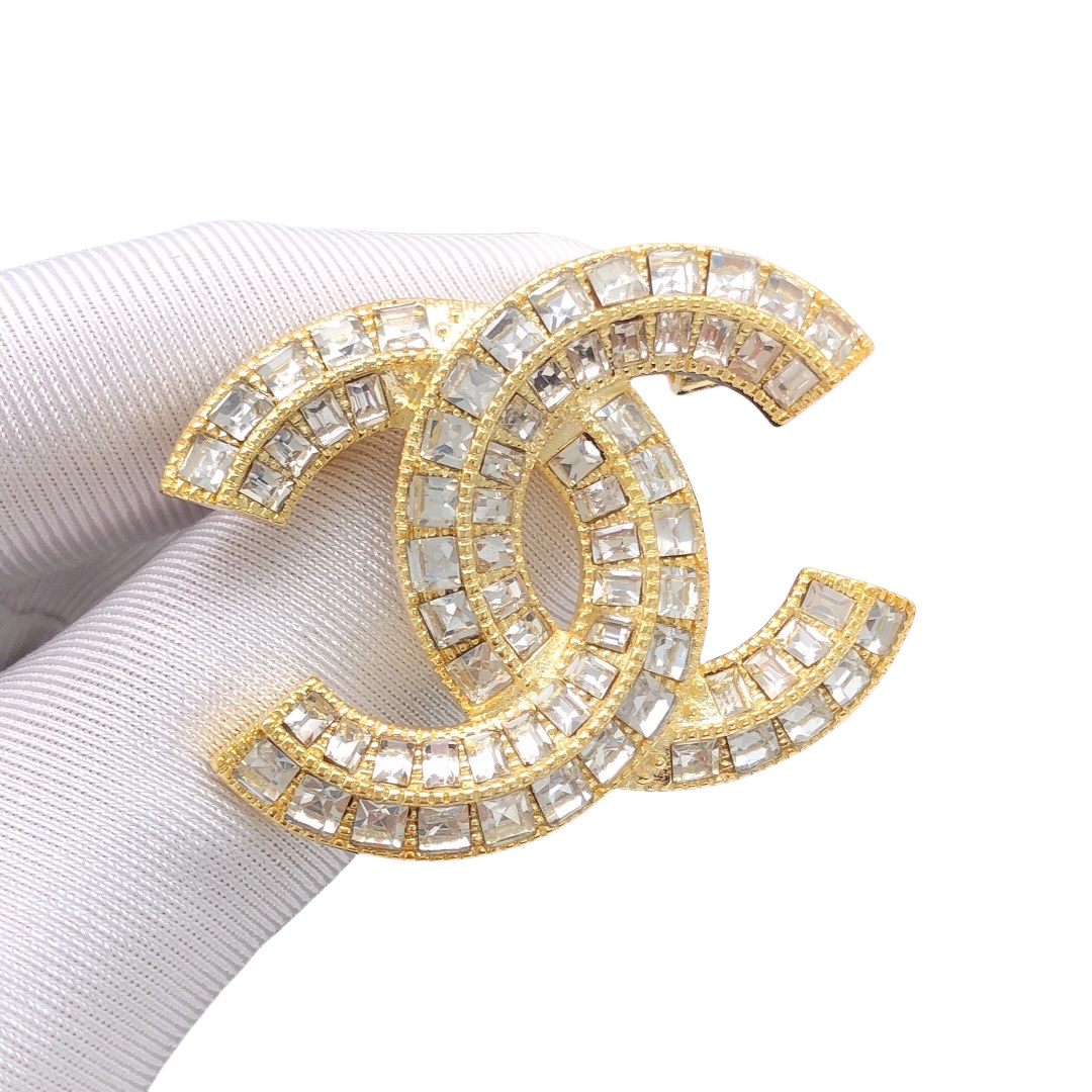 BCB482 Metal crystal diamond cc logo brooch pin - ccjewelryacc