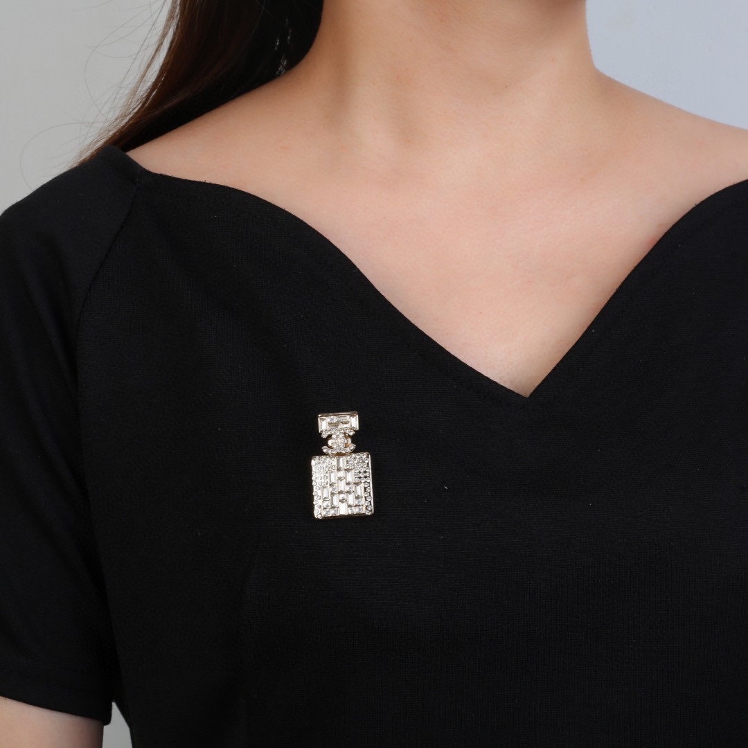 BCB476 Full crystal cc logo diamond perfume bottle brooch pin - ccjewelryacc