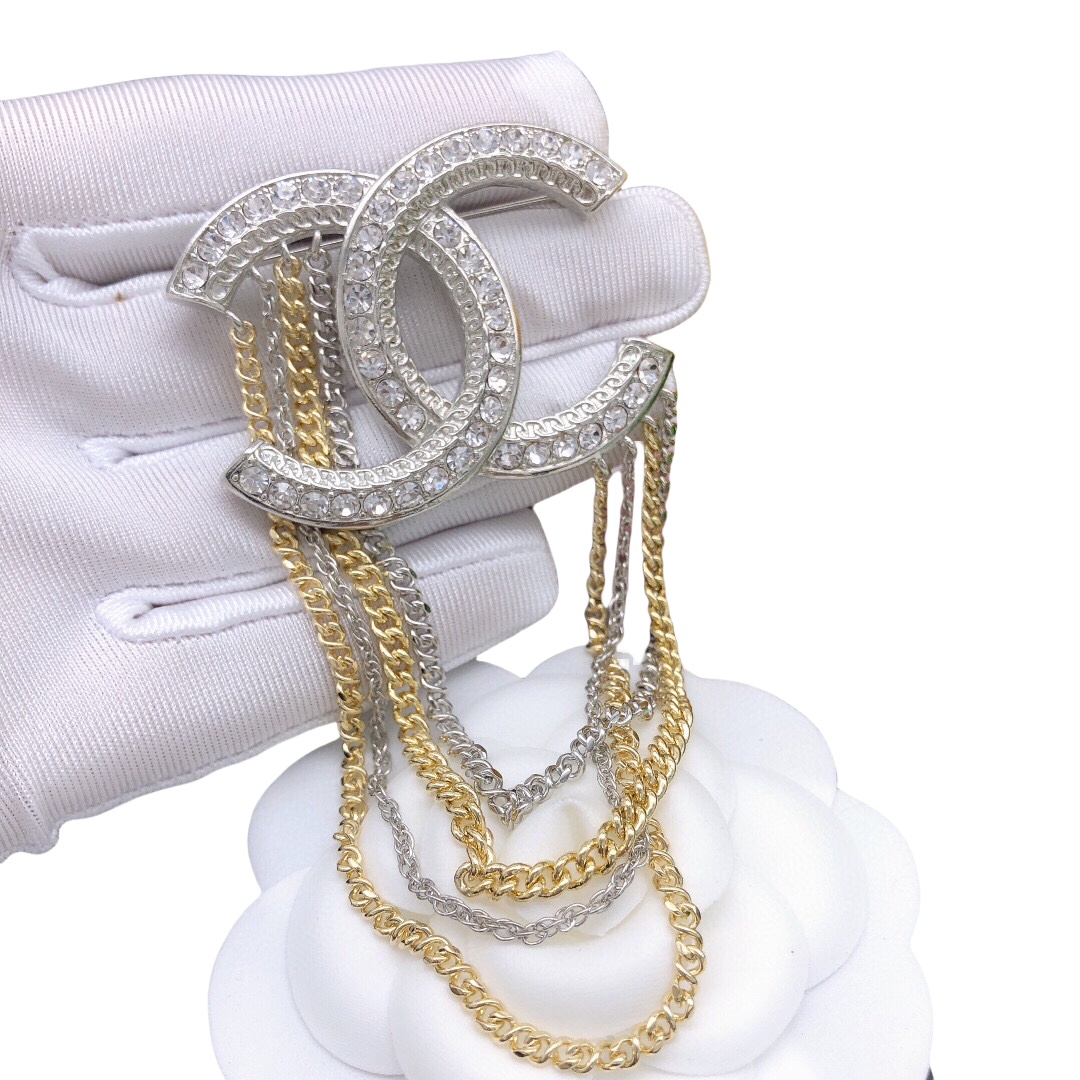 BCB480 Metal chain tassels cc logo brooch pin with crystal - ccjewelryacc