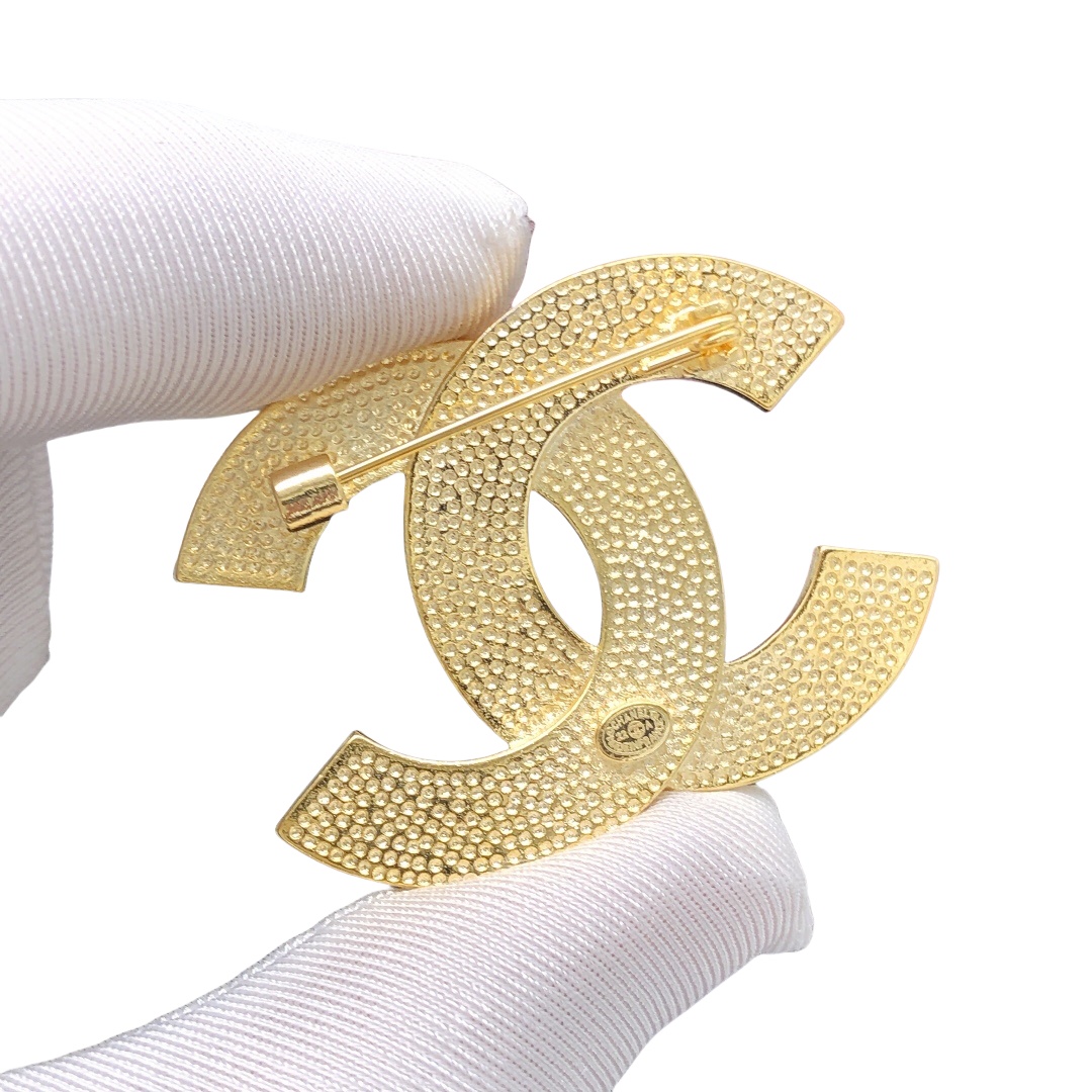 BCB482 Metal crystal diamond cc logo brooch pin - ccjewelryacc