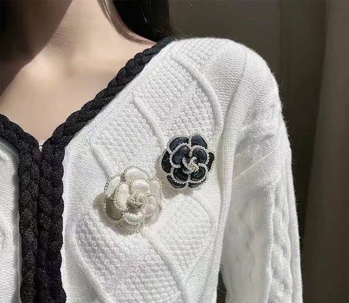 BCB487 White and black enamel camellia brooch pin with pearl - ccjewelryacc