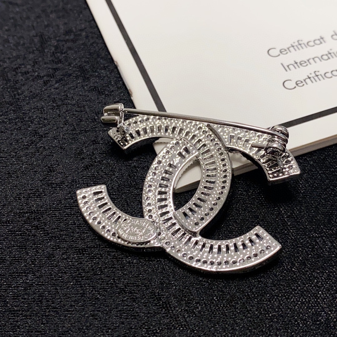 BCB486 Metal silver sparkling crystal diamond cc logo brooch pin - ccjewelryacc