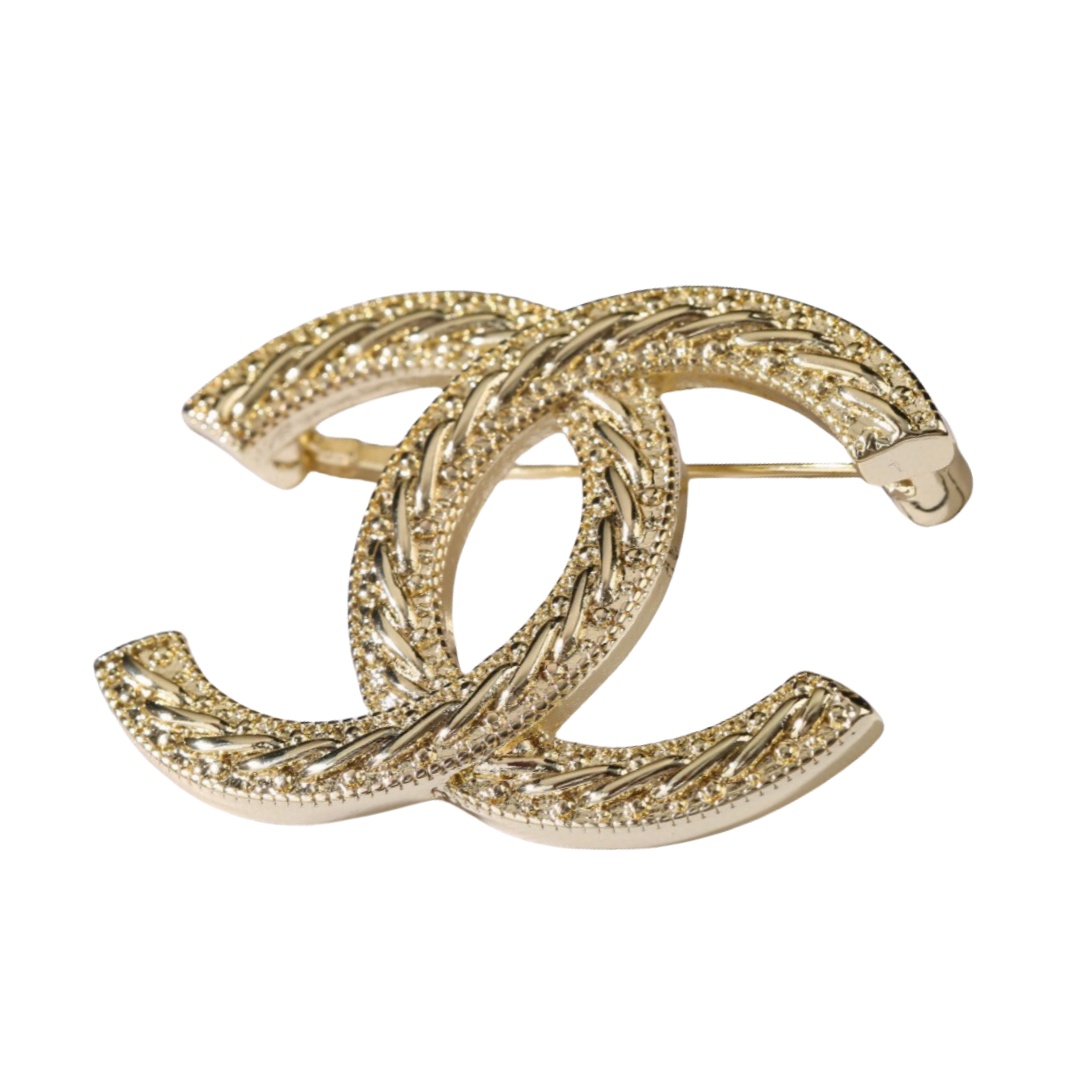 BCB474 Metal Gold embossment CC logo brooch pin - ccjewelryacc