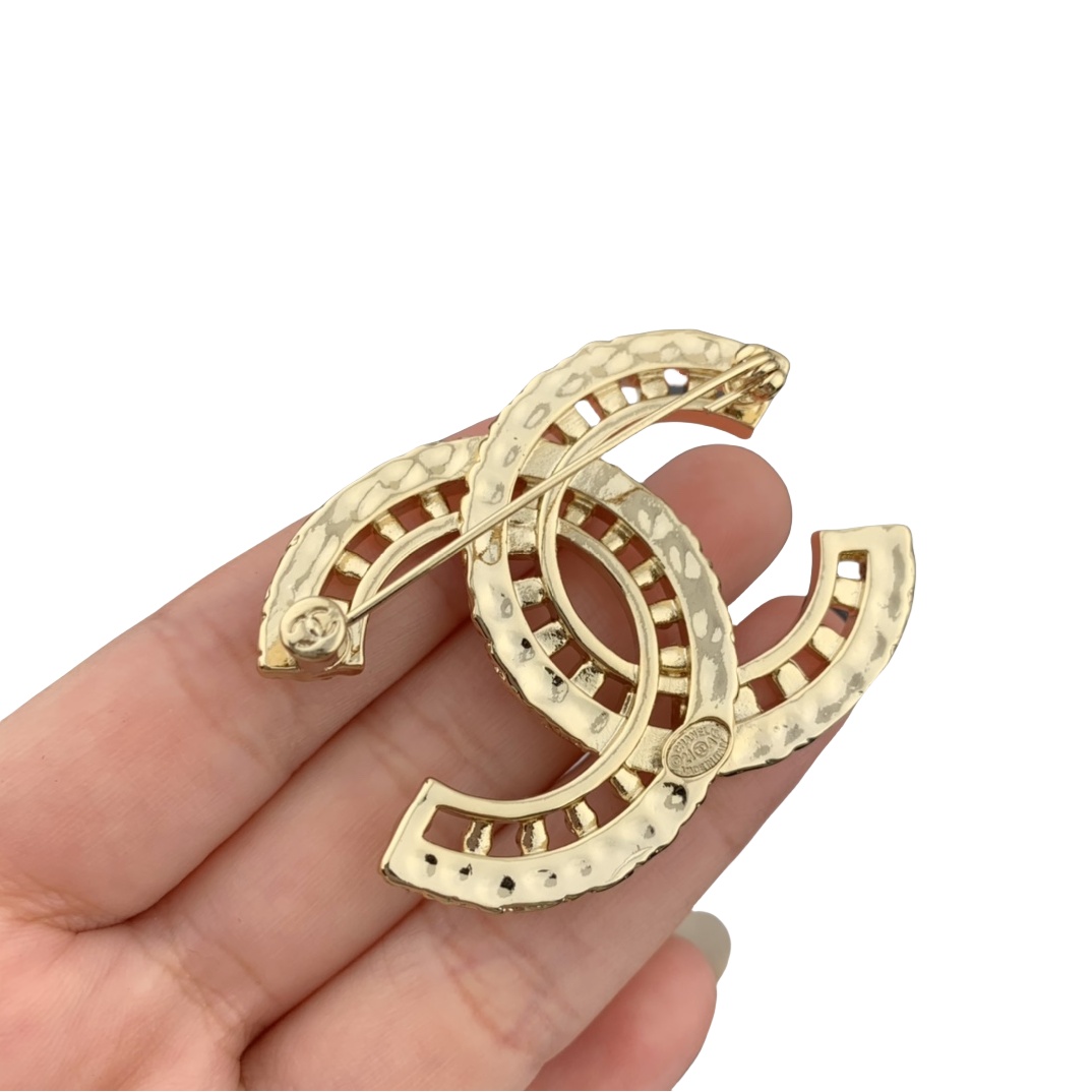 BCB133 Metal hollow-out CC Brooch with crystal - ccjewelryacc