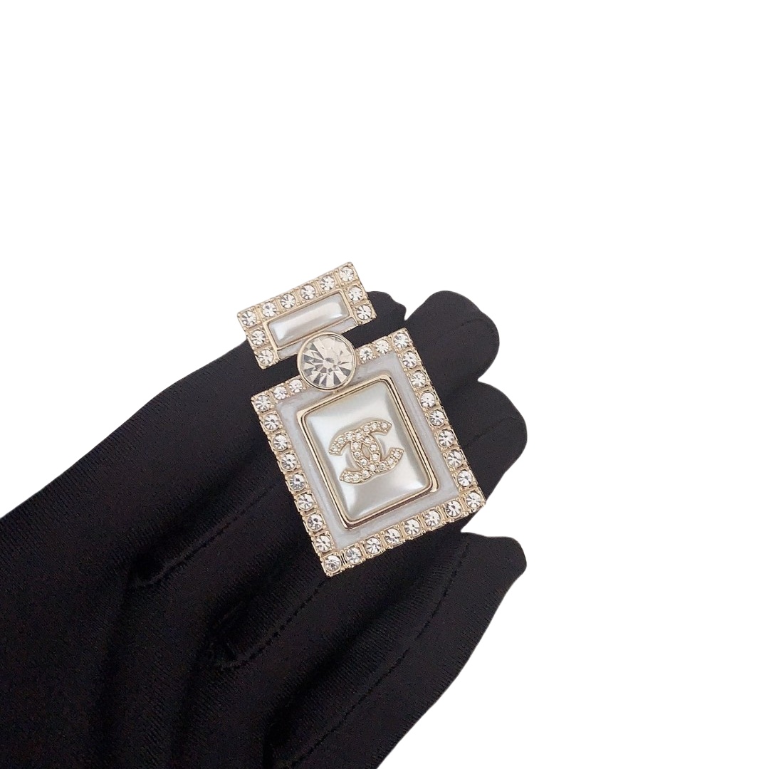 BCB424 Crystal Resin perfume bottle with cc logo brooch pin - ccjewelryacc