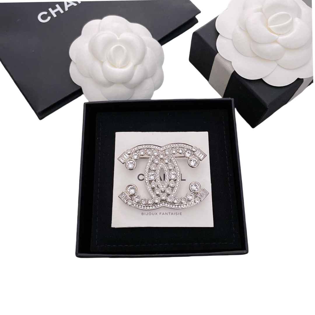 BCB051 Crystal CC logo brooch - ccjewelryacc
