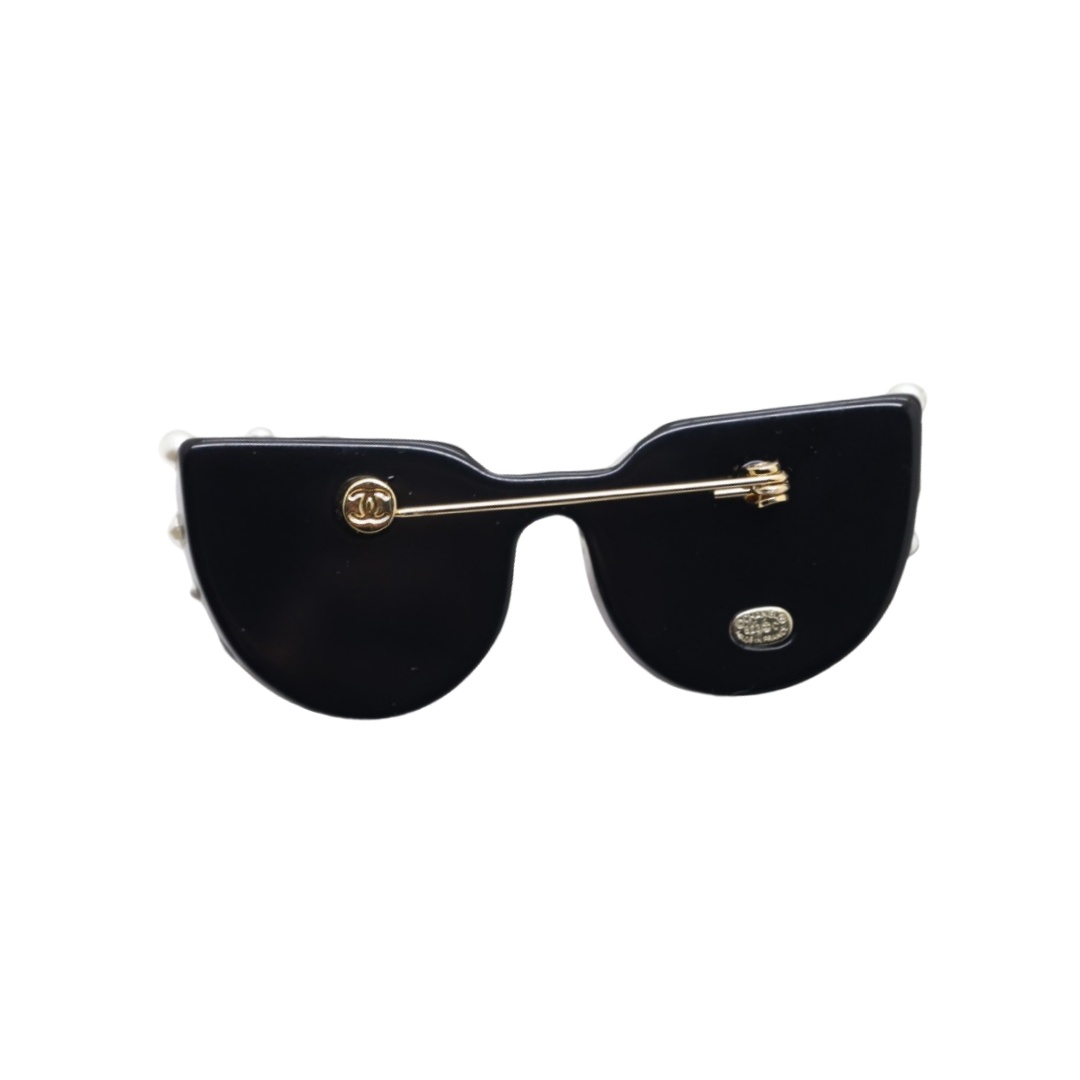 BCB257  Acrylic sunglasses with pearl CC brooch - ccjewelryacc