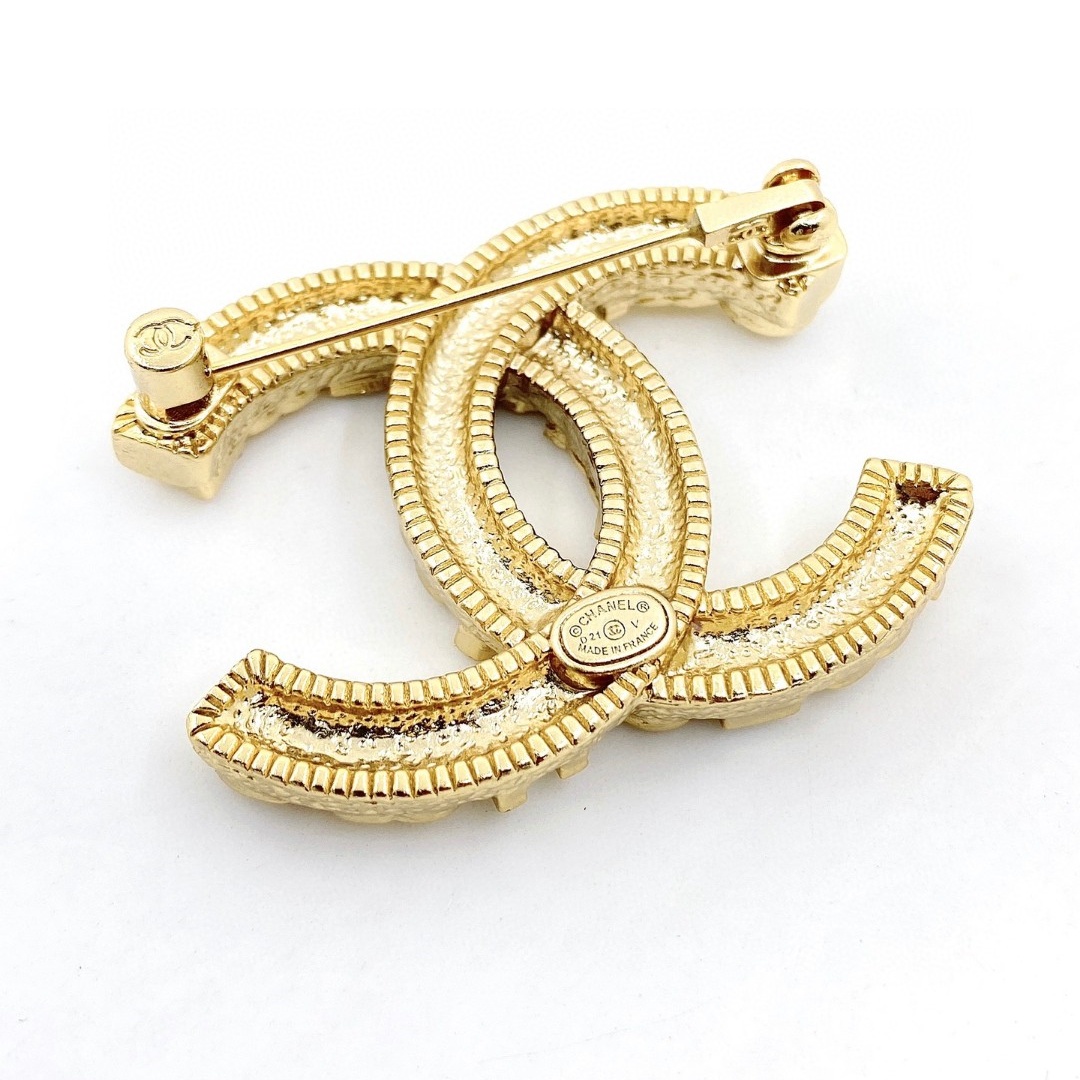 BCB130 Metal gold letters embossment with crystal CC logo brooch pin - ccjewelryacc