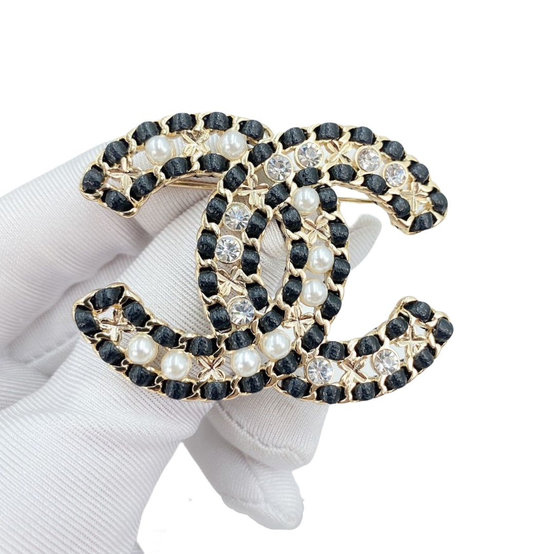 BCB244 Metal leather hollow-out with crystal pearl CC brooch pin - ccjewelryacc