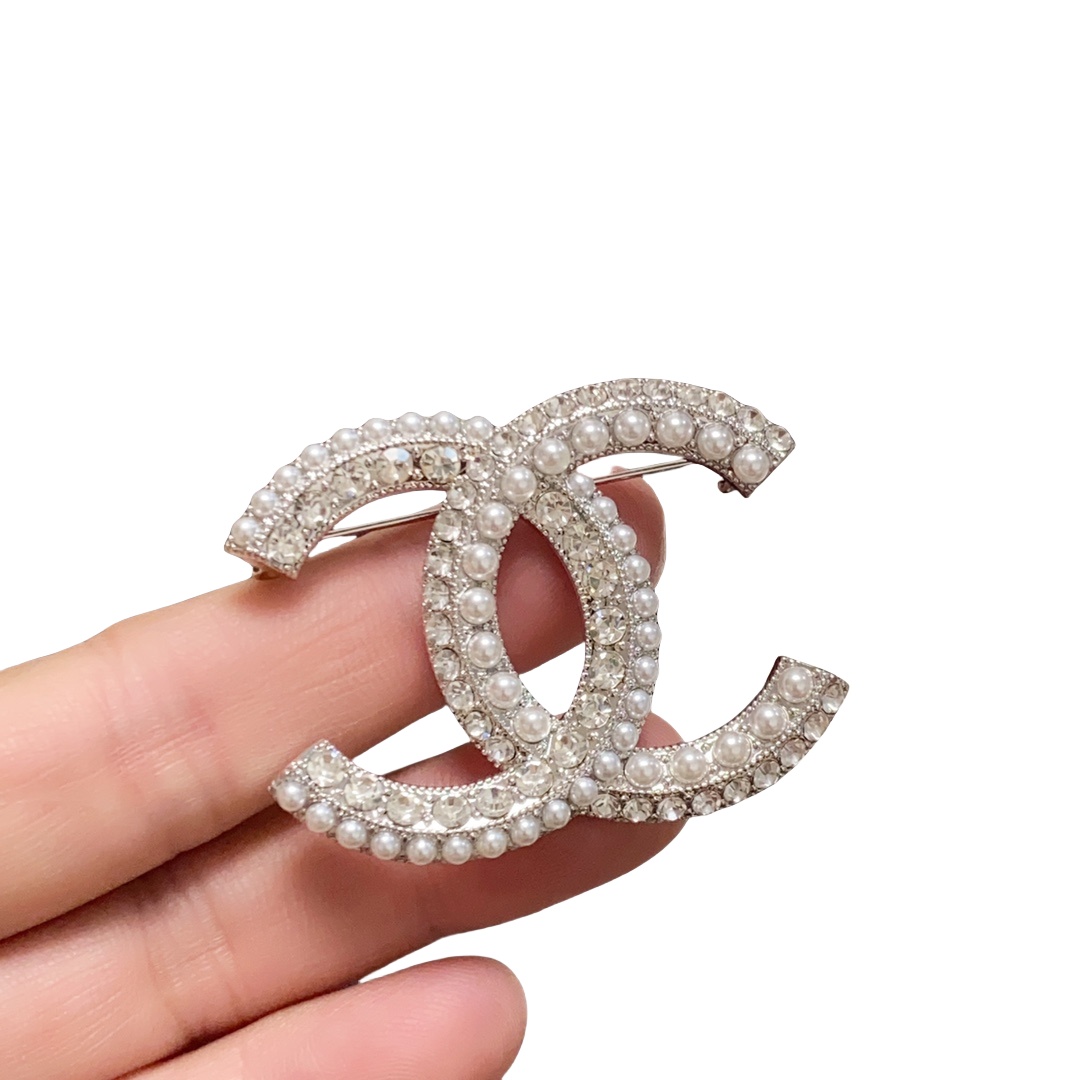 BCB222 Crystal and pearl double C  brooch pines - ccjewelryacc