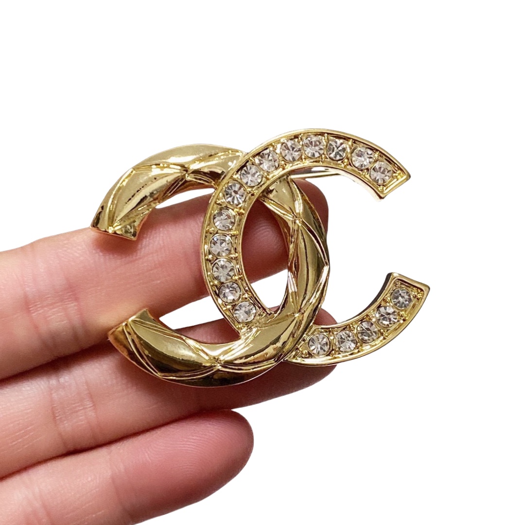 BCB493 Metal Quilted and crystal cc logo brooch pin in gold - ccjewelryacc
