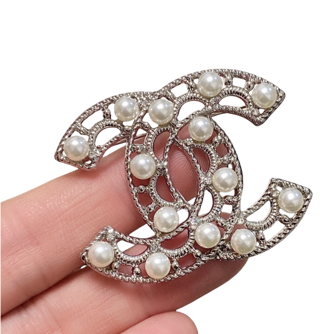 BCB246  Hollow out Interlocked cc pearl brooch pin - ccjewelryacc