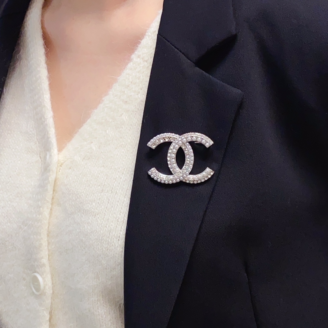 BCB222 Crystal and pearl double C  brooch pines - ccjewelryacc