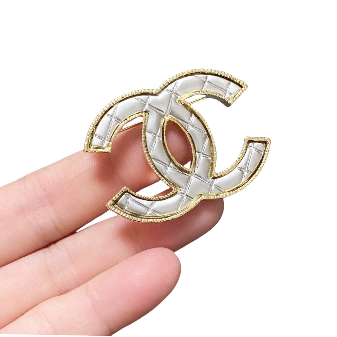 BCB492 Metal Quilted cc logo brooch pin in gold - ccjewelryacc