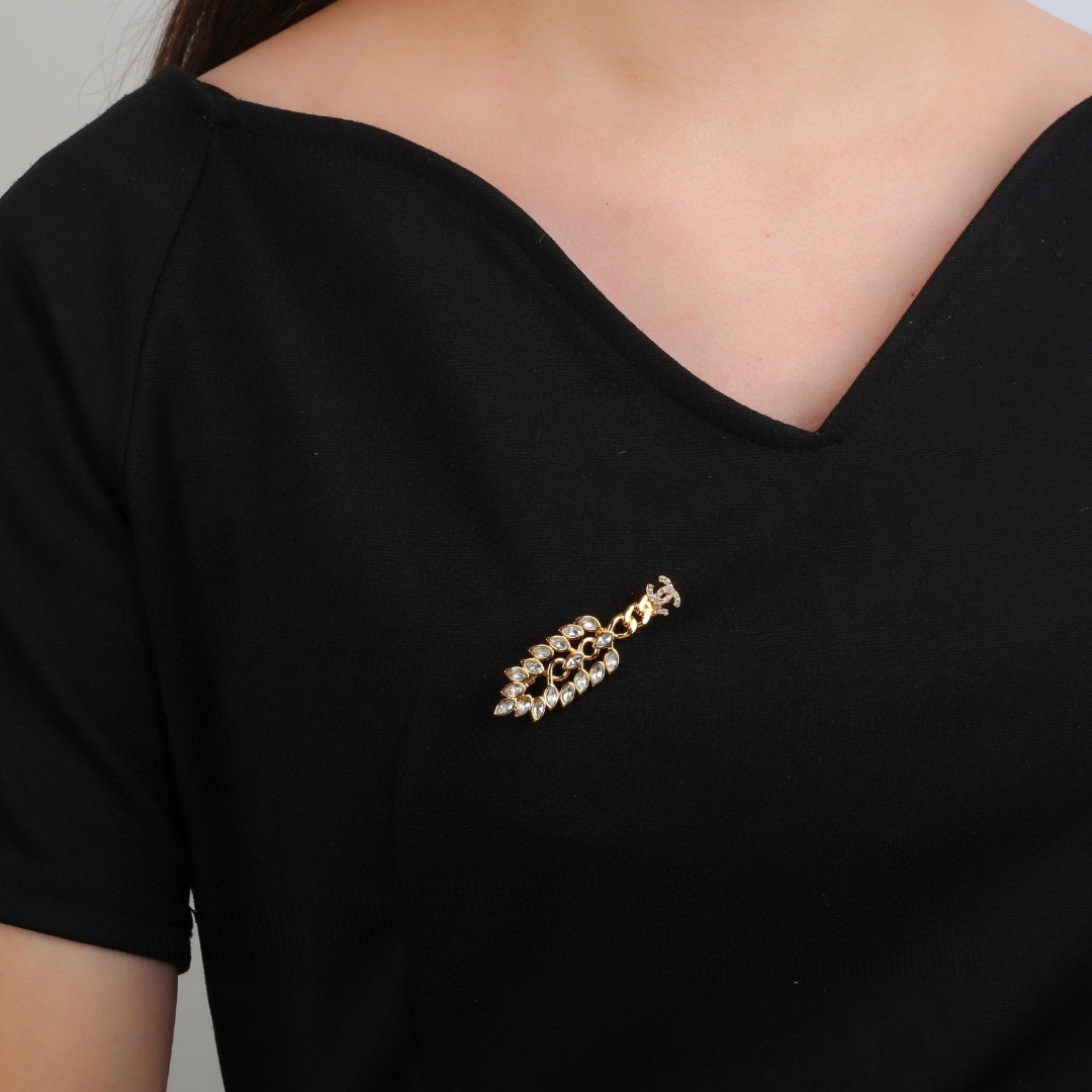 BCB208 Crystal diamond Wheat with CC logo brooch pin - ccjewelryacc