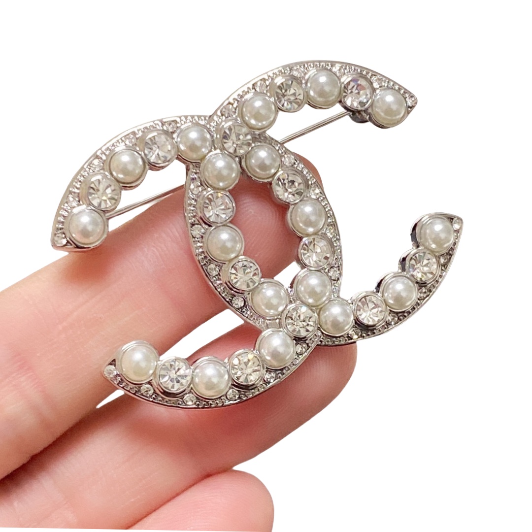 BCB491 Crystal and pearl cc logo brooch pin - ccjewelryacc