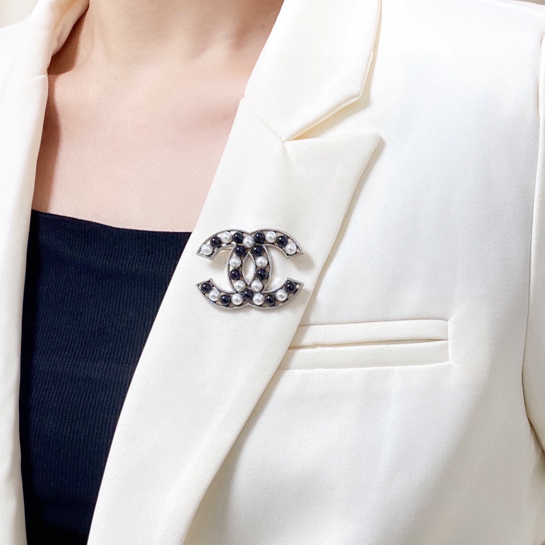 BCB495 Black and white pearl cc brooch pin - ccjewelryacc