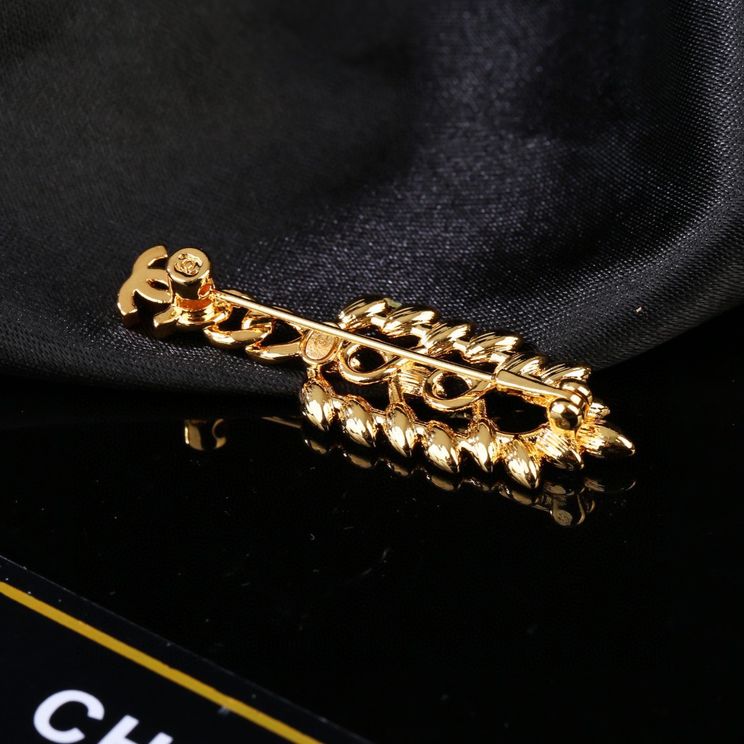 BCB208 Crystal diamond Wheat with CC logo brooch pin - ccjewelryacc
