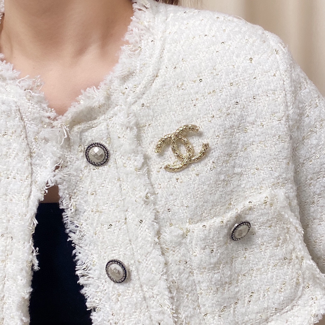 BCB190 Metal CC logo brooch - ccjewelryacc