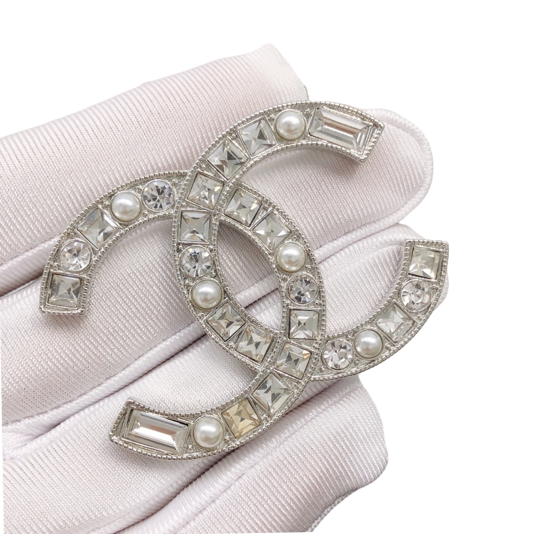 BCB218 Baguette crystal and pearl cc logo brooch pin - ccjewelryacc