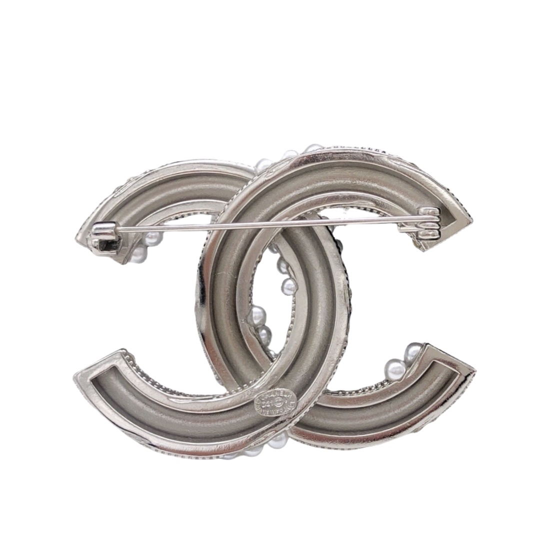 BCB071 Twisty Pearl and crystal CC Logo Brooch Pin - ccjewelryacc