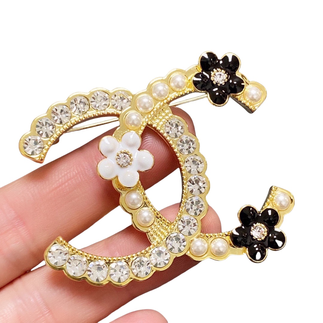 BCB146 Crystal and pearl with flower CC logo brooch pin - ccjewelryacc