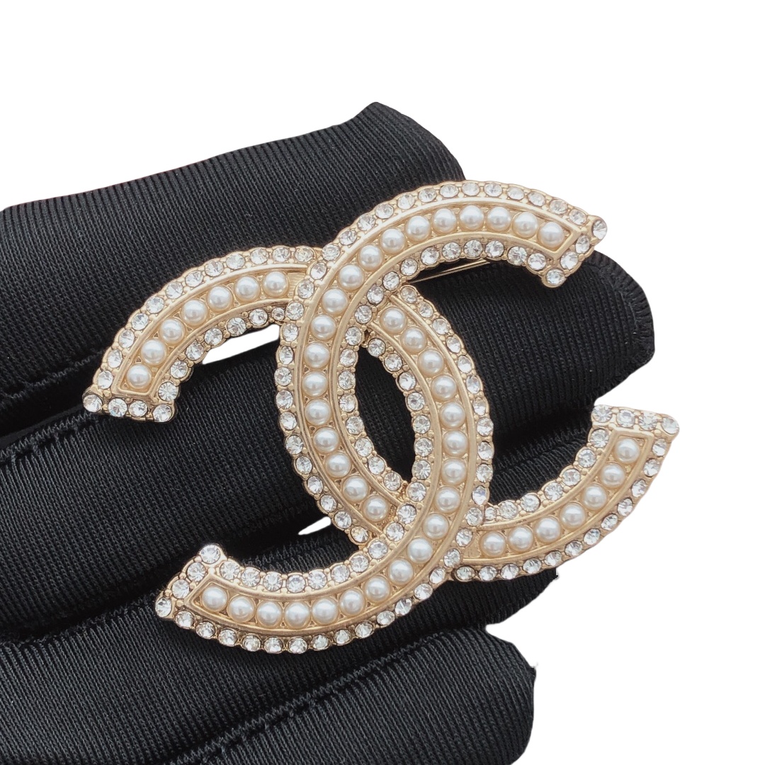BCB040 Rhinestone and pearl CC logo brooch - ccjewelryacc