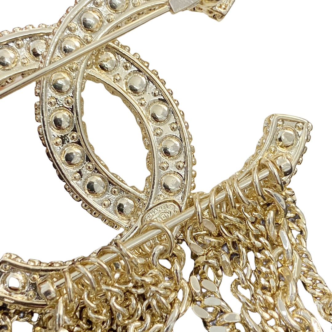 BCB432 Metal crystal pearl cc logo with tassels chain brooch pin - ccjewelryacc