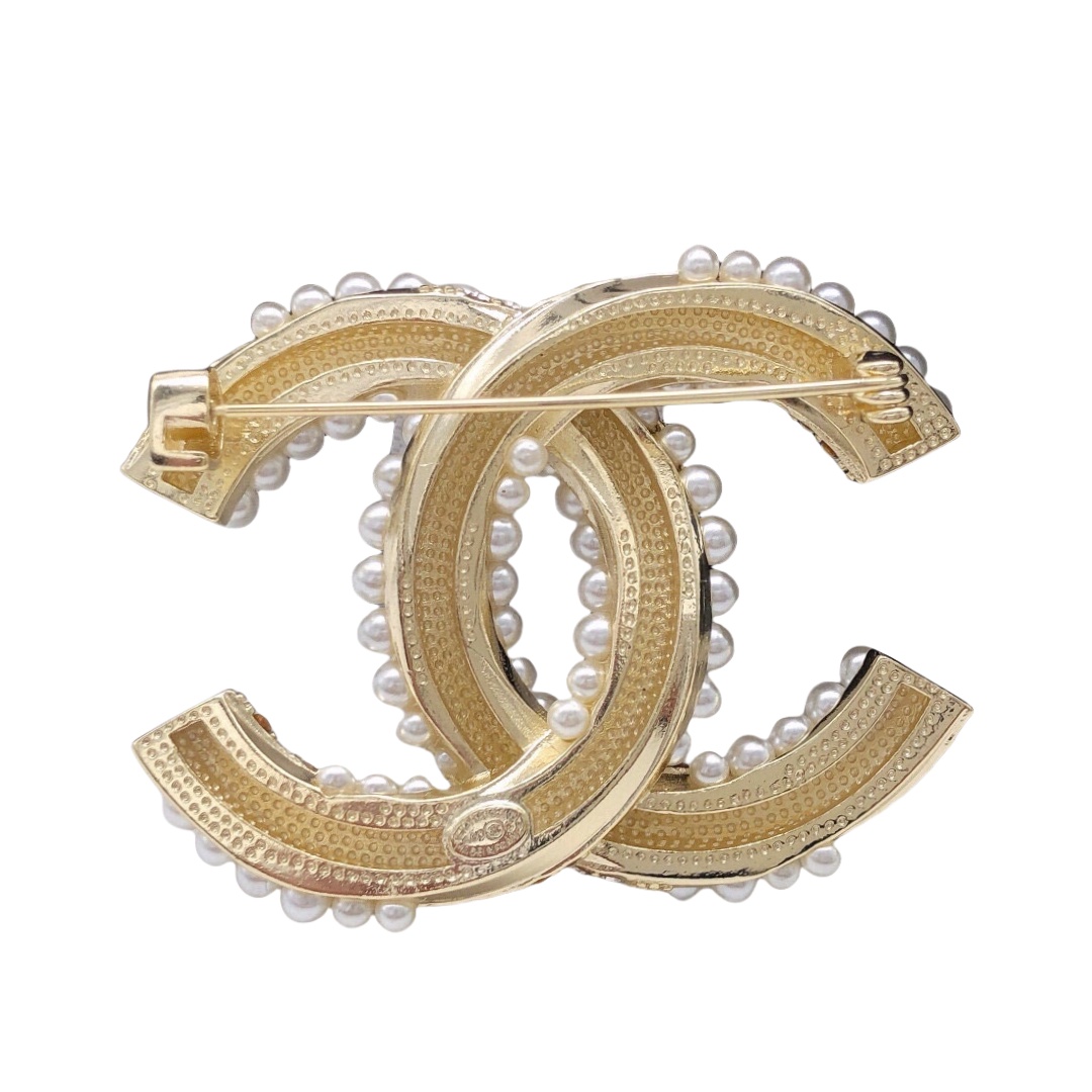 BCB071 Twisty Pearl and crystal CC Logo Brooch Pin - ccjewelryacc
