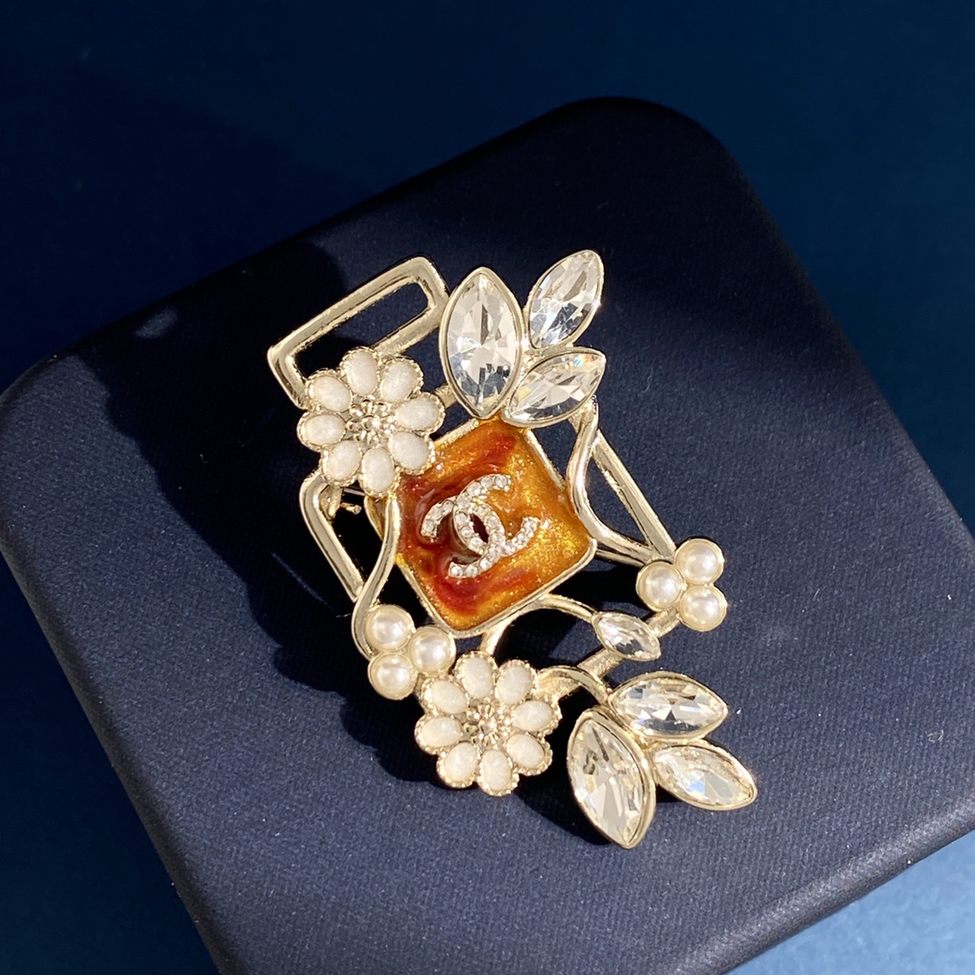 BCB206 Crystal and pearl Hollow-out perfume bottle flower with CC logo brooch pin and earrings - ccjewelryacc