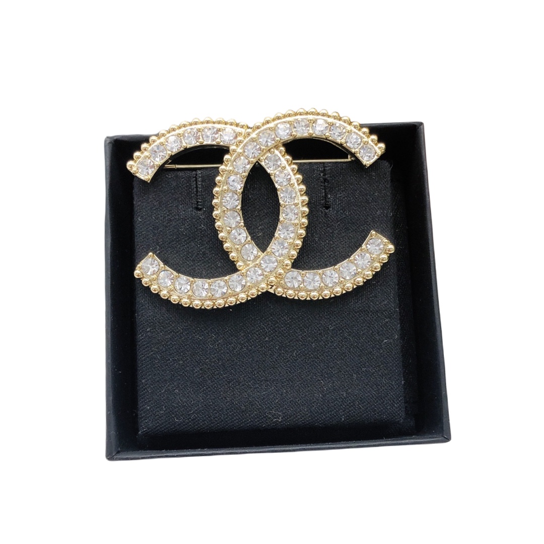BCB221 Metal crystal cc logo brooch pin - ccjewelryacc
