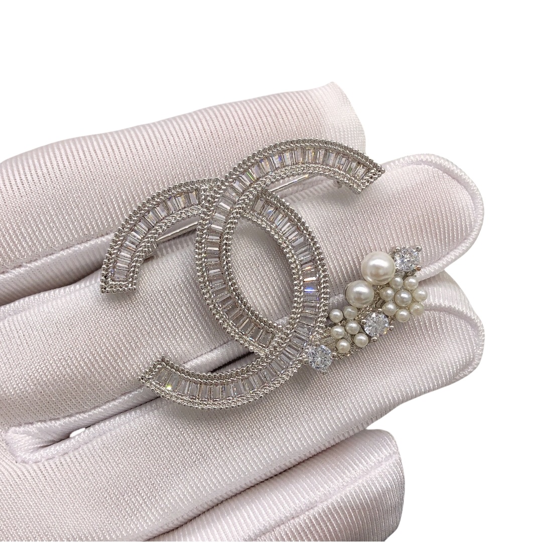 BCB054 Baguette crystal and pearl flower cc logo brooch pin - ccjewelryacc