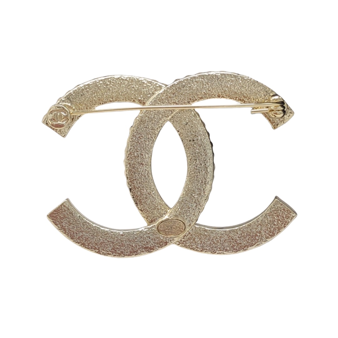 BCB221 Metal crystal cc logo brooch pin - ccjewelryacc