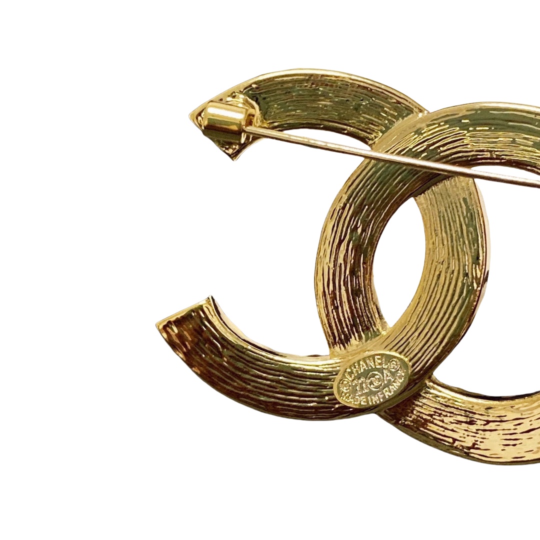 BCB046 Embossing CC logo brooch - ccjewelryacc