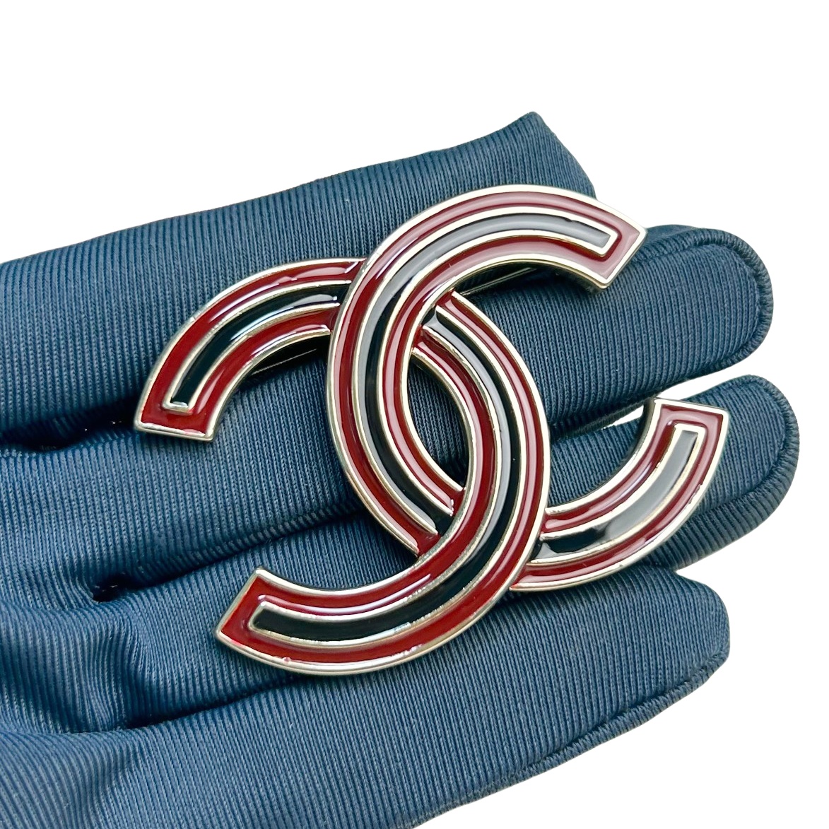 BCB353 Red and black enamel CC Logo brooch - ccjewelryacc