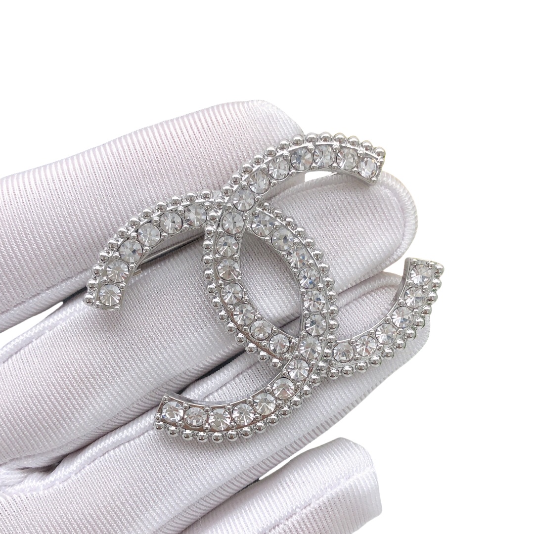 BCB221 Metal crystal cc logo brooch pin - ccjewelryacc