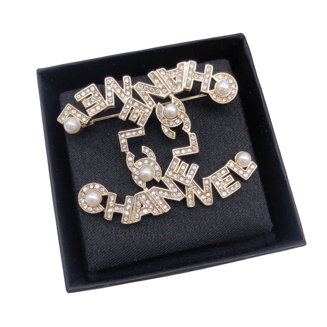 BCB111 Crystal and pearl letters CC logo brooch Pin - ccjewelryacc