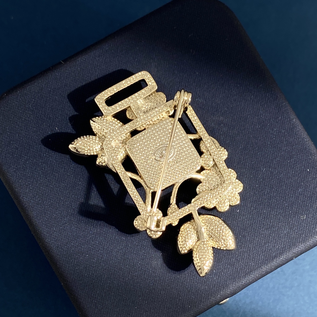 BCB206 Crystal and pearl Hollow-out perfume bottle flower with CC logo brooch pin and earrings - ccjewelryacc