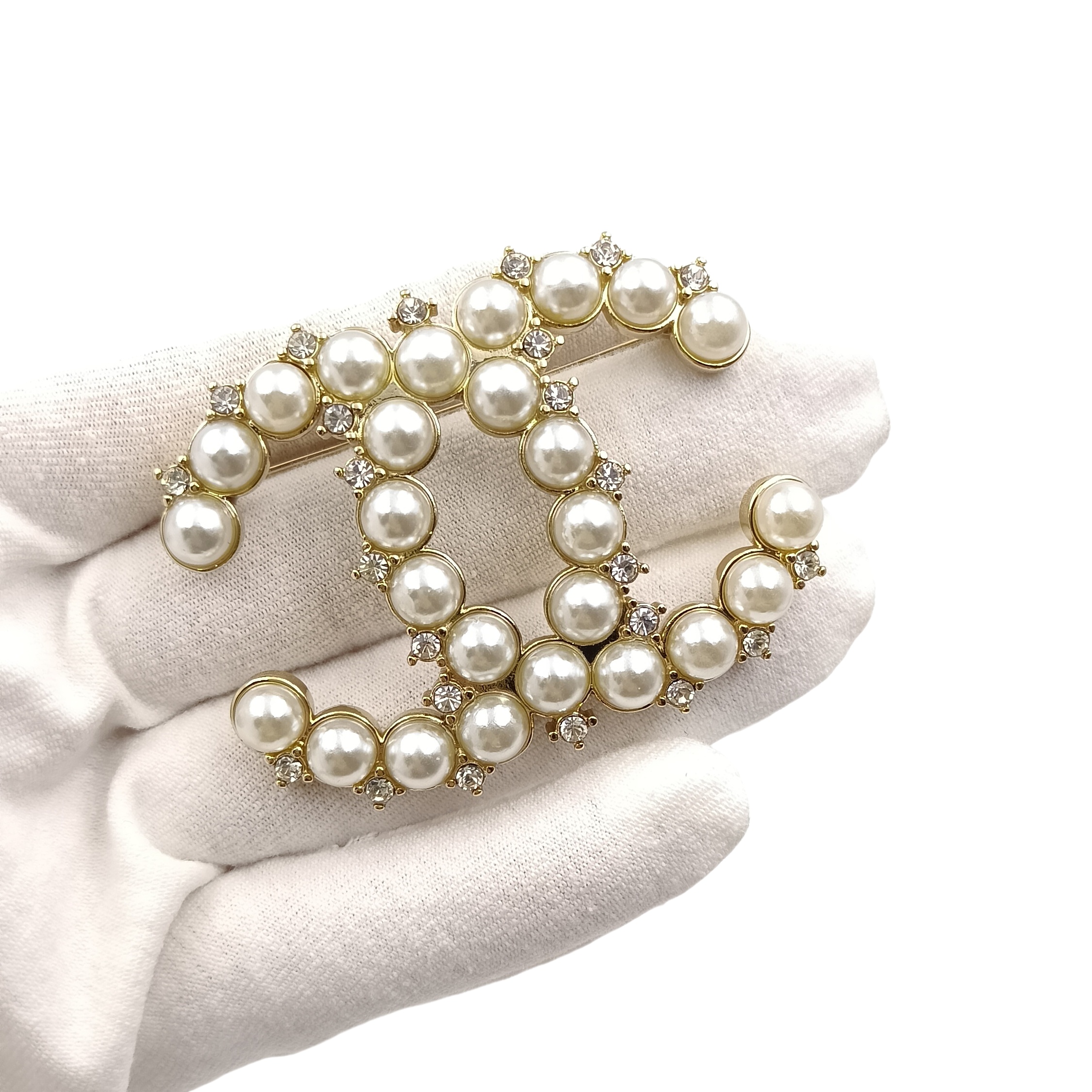 BCB024 CC Logo brooch crystal pearl pin gold - ccfashionjewelry