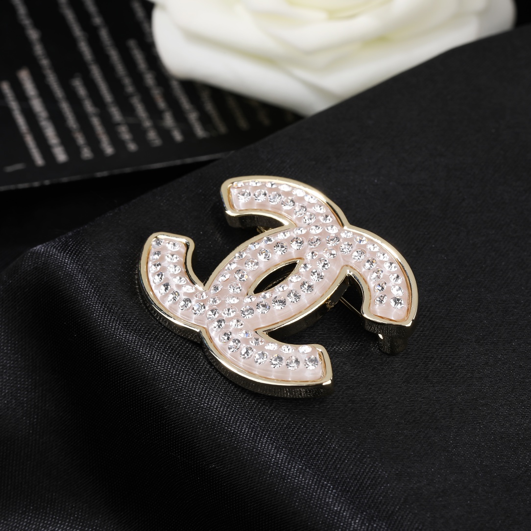 BCB184 White Acrylic and crystal cc brooch pin - ccjewelryacc