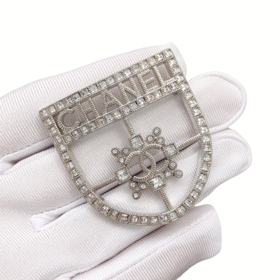 BCB006 CC crystal shield brooch - ccjewelryacc