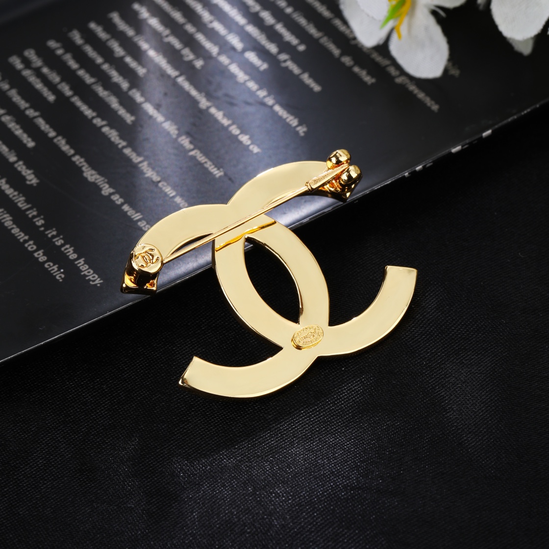 BCB131 Metal crystal cc logo brooch pin - ccjewelryacc