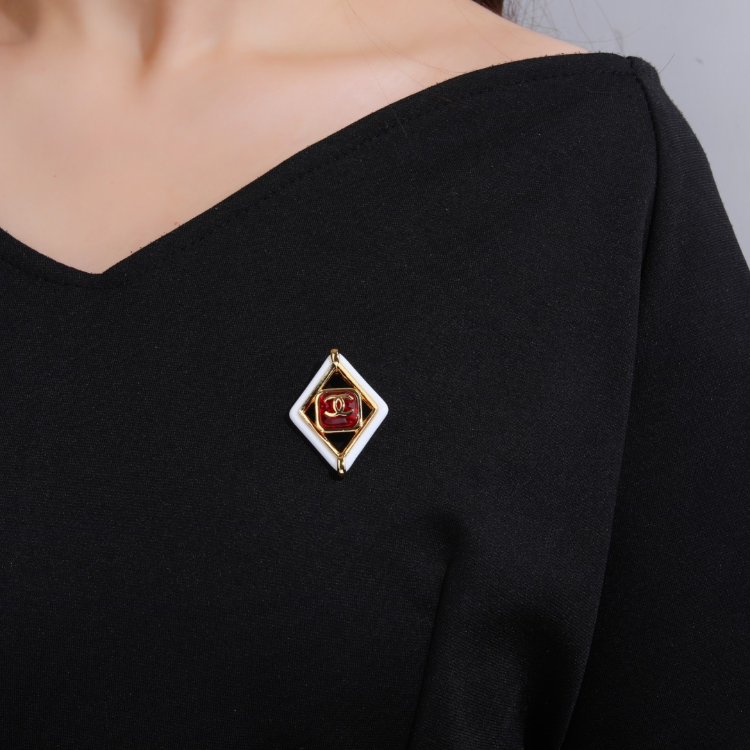 BCB231 Rhombus and Heart shape resin with cc logo brooch pin - ccjewelryacc