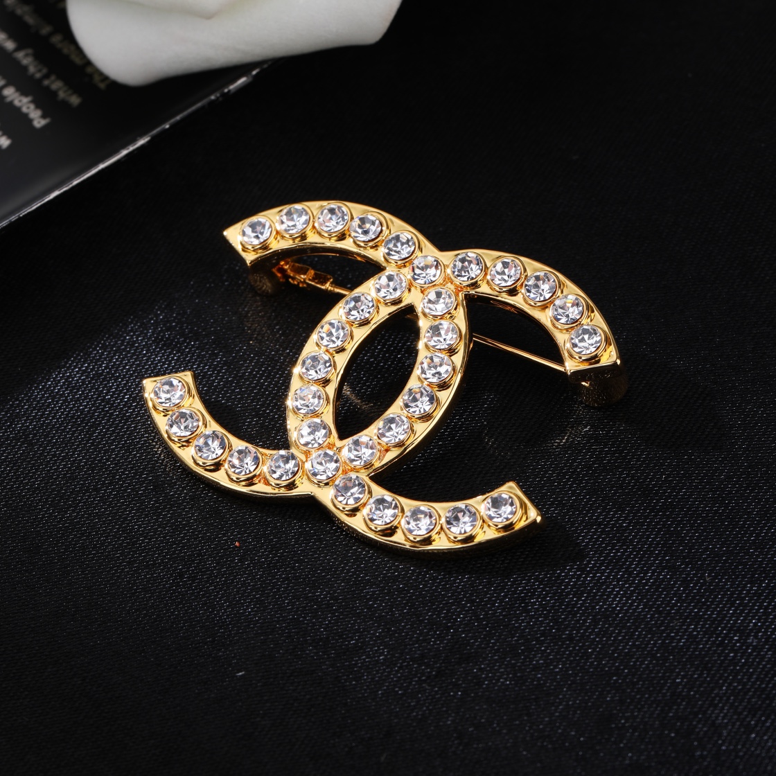 BCB131 Metal crystal cc logo brooch pin - ccjewelryacc