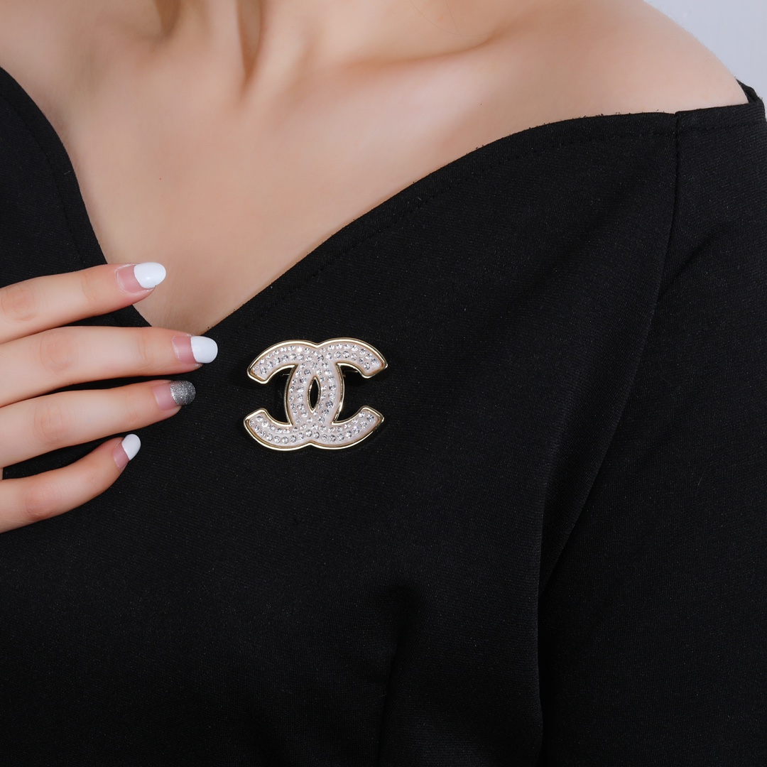 BCB184 White Acrylic and crystal cc brooch pin - ccjewelryacc