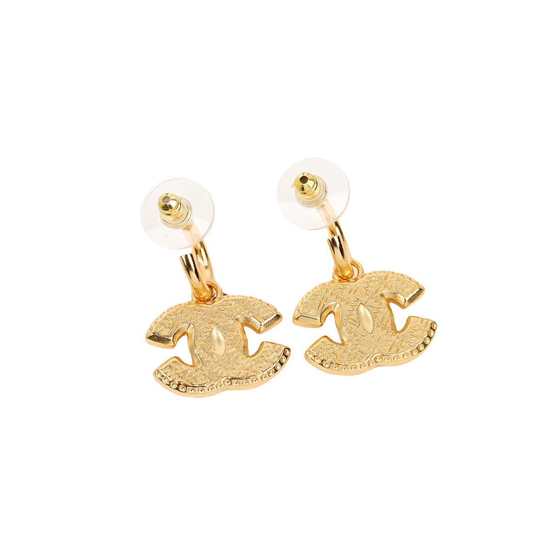 CCE697 24A Métiers d’art Collection White Quilted  resin hook earring - ccjewelryacc