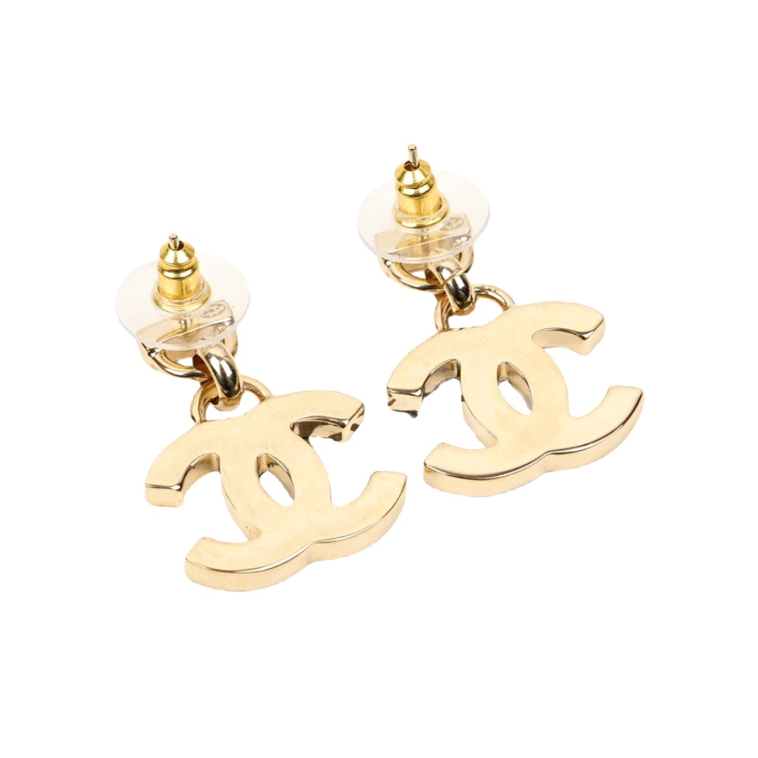 CCE510 24P black enamel CC logo drop earring - ccjewelryacc