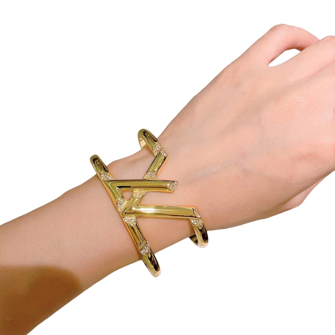 LVS026 Q95931 LV Volt One Cuff bracelet for men women - ccjewelryacc