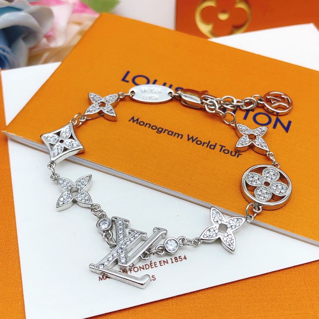 LVS041 LV Idylle blossom monogram motifs bracelet in metal and crystal - ccjewelryacc
