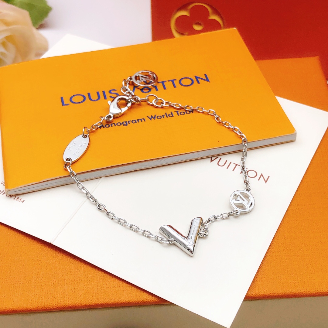 LVS005 M00858 Essential V bracelet - ccjewelryacc